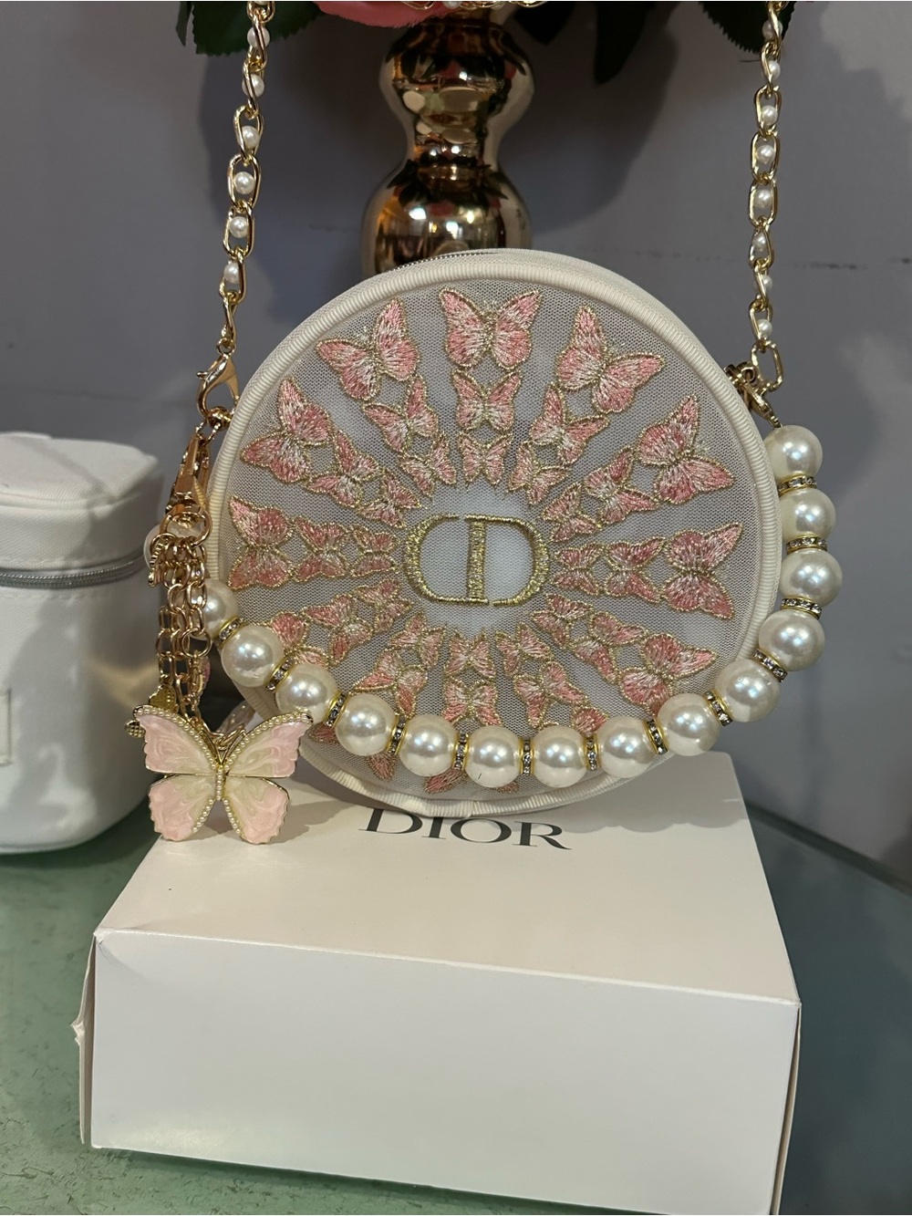 Dior 2026 Spring Limited Edition Butterfly Embroidery Cosmetic
Round Pouch-NIB - Picture 3 of 17